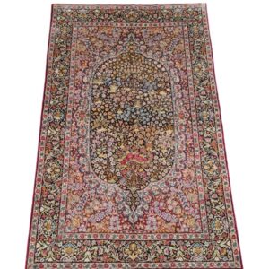 فرش دستباف آنتیک کرمان طرح قاب درختي
